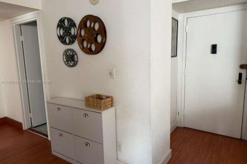 Copropriété à vendre à Sunny Isles Beach, Floride: 2 chambres, 83.05 m2 № 2044872 - photo 3