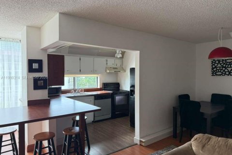 Copropriété à vendre à Sunny Isles Beach, Floride: 2 chambres, 83.05 m2 № 2044872 - photo 5