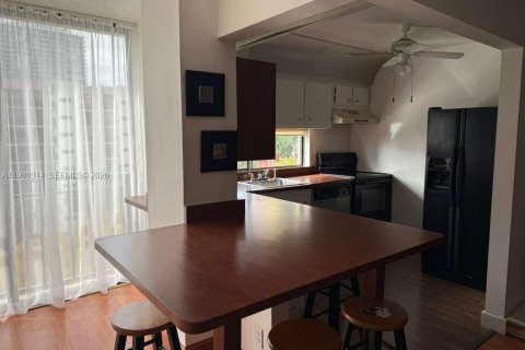 Copropriété à vendre à Sunny Isles Beach, Floride: 2 chambres, 83.05 m2 № 2044872 - photo 4