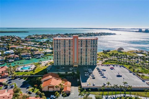 Condo in Saint Petersburg, Florida, 2 bedrooms  № 2349193 - photo 2