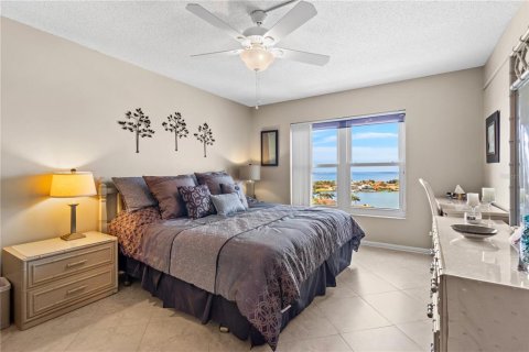 Condo in Saint Petersburg, Florida, 2 bedrooms  № 2349193 - photo 22