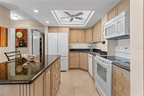 Condo in Saint Petersburg, Florida, 2 bedrooms  № 2349193 - photo 5