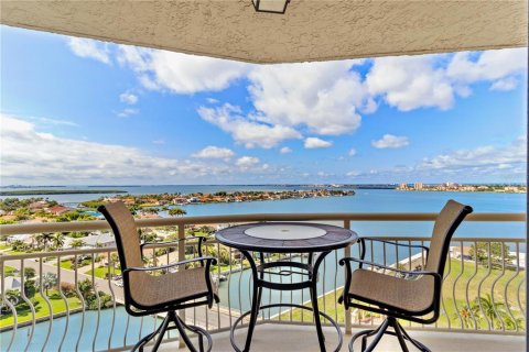 Condo in Saint Petersburg, Florida, 2 bedrooms  № 2349193 - photo 29