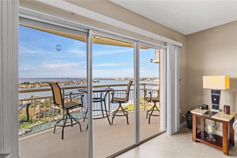 Condo in Saint Petersburg, Florida, 2 bedrooms  № 2349193 - photo 13