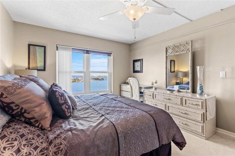 Condo in Saint Petersburg, Florida, 2 bedrooms  № 2349193 - photo 23
