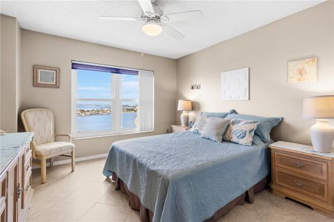 Condo in Saint Petersburg, Florida, 2 bedrooms  № 2349193 - photo 16