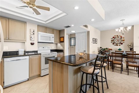 Condo in Saint Petersburg, Florida, 2 bedrooms  № 2349193 - photo 7