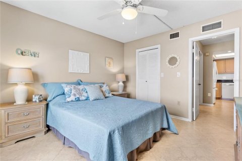 Condo in Saint Petersburg, Florida, 2 bedrooms  № 2349193 - photo 18