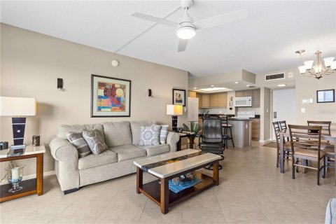 Condo in Saint Petersburg, Florida, 2 bedrooms  № 2349193 - photo 12