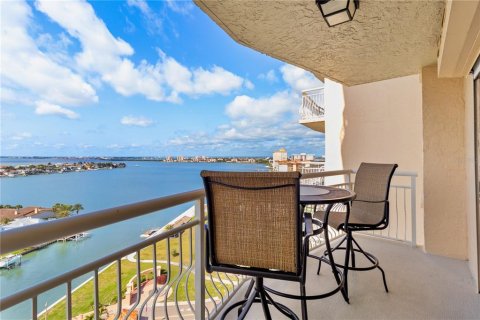 Condo in Saint Petersburg, Florida, 2 bedrooms  № 2349193 - photo 30