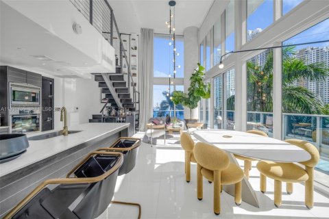 Condo in Miami, Florida, 2 bedrooms № 2059904 - photo 11