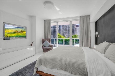 Condo in Miami, Florida, 2 bedrooms № 2059904 - photo 18