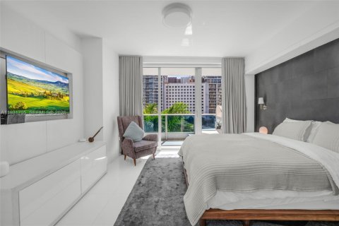 Condo in Miami, Florida, 2 bedrooms № 2059904 - photo 17