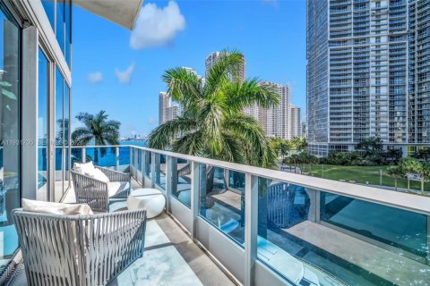 Condo in Miami, Florida, 2 bedrooms № 2059904 - photo 12