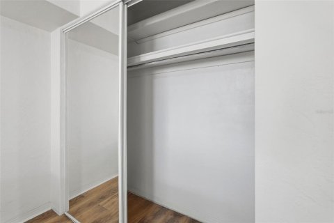 Condominio en venta en Kenneth City, Florida, 1 dormitorio, 60.57 m2 № 2101363 - foto 15