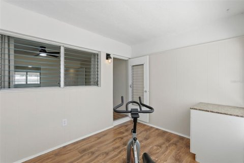 Condominio en venta en Kenneth City, Florida, 1 dormitorio, 60.57 m2 № 2101363 - foto 17