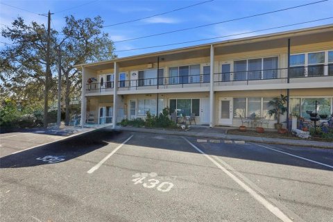 Condominio en Kenneth City, Florida, 1 dormitorio  № 2101363