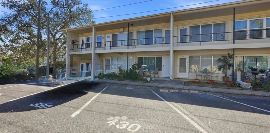Condominio en Kenneth City, Florida, 1 dormitorio  № 2101363