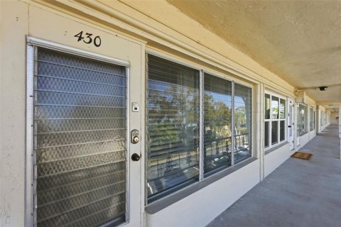 Condominio en venta en Kenneth City, Florida, 1 dormitorio, 60.57 m2 № 2101363 - foto 2