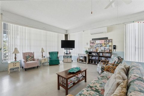 Condominio en venta en Kenneth City, Florida, 1 dormitorio, 60.57 m2 № 2101363 - foto 23