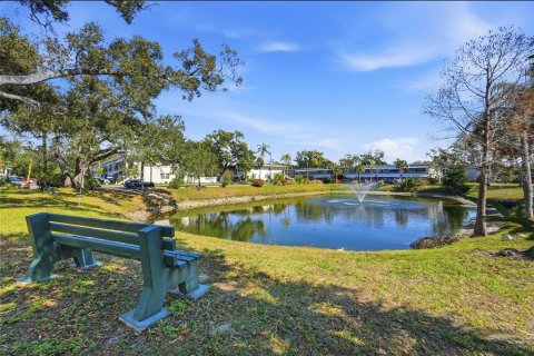 Condominio en venta en Kenneth City, Florida, 1 dormitorio, 60.57 m2 № 2101363 - foto 20