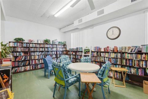 Condominio en venta en Kenneth City, Florida, 1 dormitorio, 60.57 m2 № 2101363 - foto 24