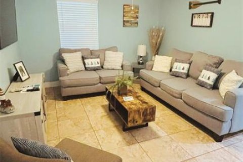 House in Vero Beach, Florida 3 bedrooms, 131.18 sq.m. № 1780410 - photo 3