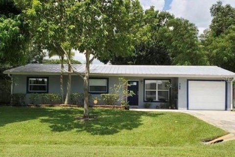 House in Vero Beach, Florida 3 bedrooms, 131.18 sq.m. № 1780410 - photo 1