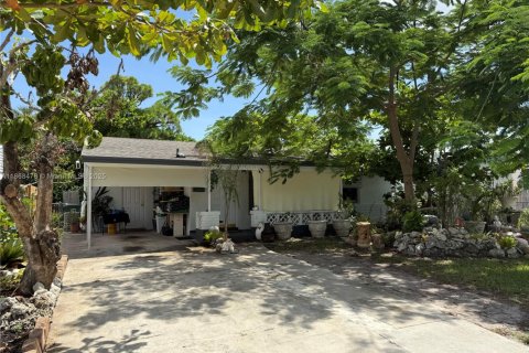 Villa ou maison à vendre à Oakland Park, Floride: 2 chambres, 85.1 m2 № 1895305 - photo 1