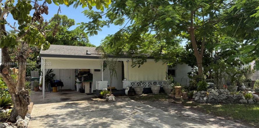 House in Oakland Park, Florida 2 bedrooms, 85.1 sq.m. № 1895305
