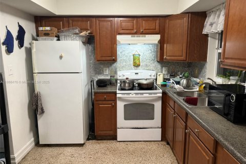 Villa ou maison à vendre à Oakland Park, Floride: 2 chambres, 85.1 m2 № 1895305 - photo 4