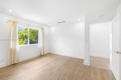 Villa ou maison à vendre à Biscayne Park, Floride: 3 chambres, 168.25 m2 № 2390137 - photo 15
