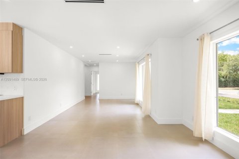 Villa ou maison à vendre à Biscayne Park, Floride: 3 chambres, 168.25 m2 № 2390137 - photo 4