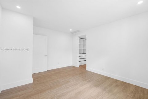 Villa ou maison à vendre à Biscayne Park, Floride: 3 chambres, 168.25 m2 № 2390137 - photo 17