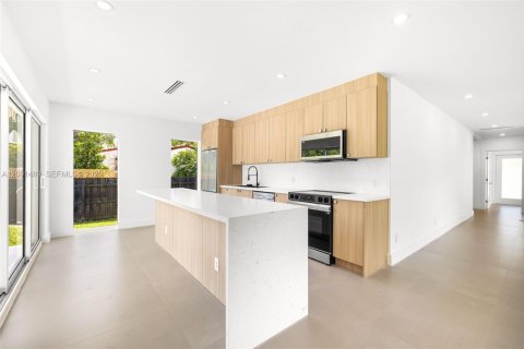 Villa ou maison à vendre à Biscayne Park, Floride: 3 chambres, 168.25 m2 № 2390137 - photo 8