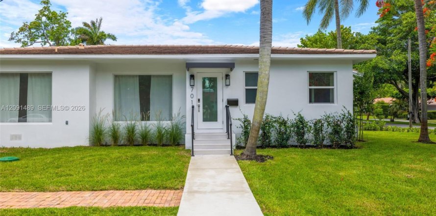 Villa ou maison à Biscayne Park, Floride 3 chambres, 168.25 m2 № 2390137