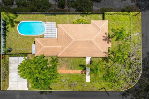 Villa ou maison à vendre à Biscayne Park, Floride: 3 chambres, 168.25 m2 № 2390137 - photo 29