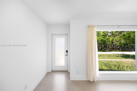 Villa ou maison à vendre à Biscayne Park, Floride: 3 chambres, 168.25 m2 № 2390137 - photo 2