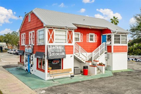 Commercial property in Saint Petersburg, Florida 277.59 sq.m. № 989490 - photo 2