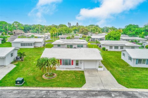 House in Seminole, Florida 2 bedrooms, 79.34 sq.m. № 2273338