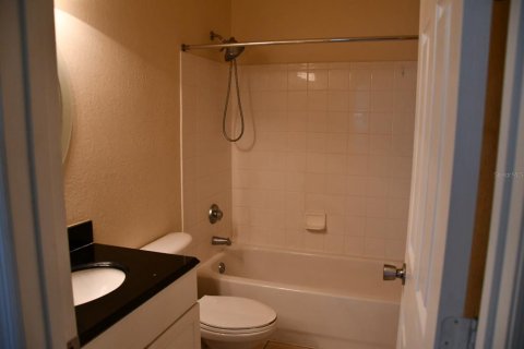 Townhouse in Gainesville, Florida 2 bedrooms, 118.45 sq.m. № 2214953 - photo 11