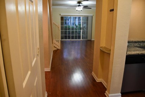 Townhouse in Gainesville, Florida 2 bedrooms, 118.45 sq.m. № 2214953 - photo 3
