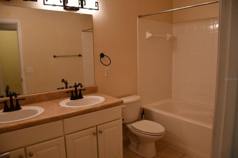 Townhouse in Gainesville, Florida 2 bedrooms, 118.45 sq.m. № 2214953 - photo 15