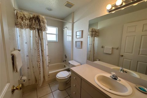 House in Davenport, Florida 4 bedrooms, 172.24 sq.m. № 1766242 - photo 21