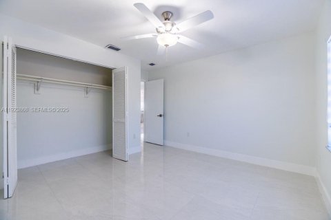 Villa ou maison à vendre à Miami, Floride: 4 chambres, 161.37 m2 № 1984362 - photo 24