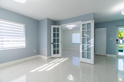 Villa ou maison à vendre à Miami, Floride: 4 chambres, 161.37 m2 № 1984362 - photo 20