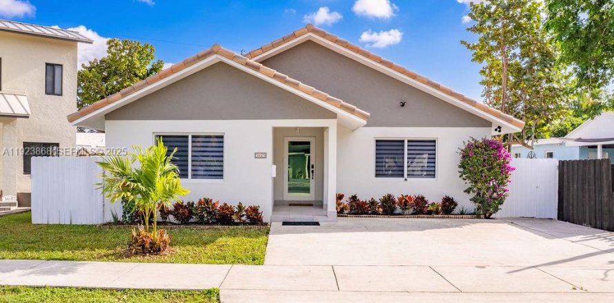 Villa ou maison à Miami, Floride 4 chambres, 161.37 m2 № 1984362