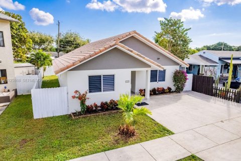 Villa ou maison à vendre à Miami, Floride: 4 chambres, 161.37 m2 № 1984362 - photo 8