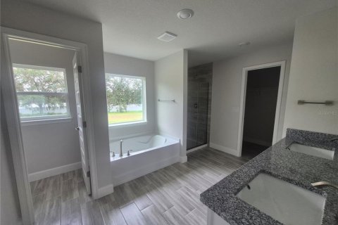 House in Dade City, Florida 4 bedrooms, 278.71 sq.m. № 1911754 - photo 18