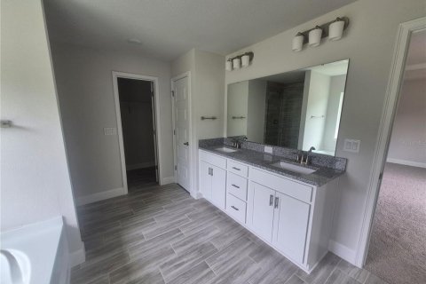 House in Dade City, Florida 4 bedrooms, 278.71 sq.m. № 1911754 - photo 20